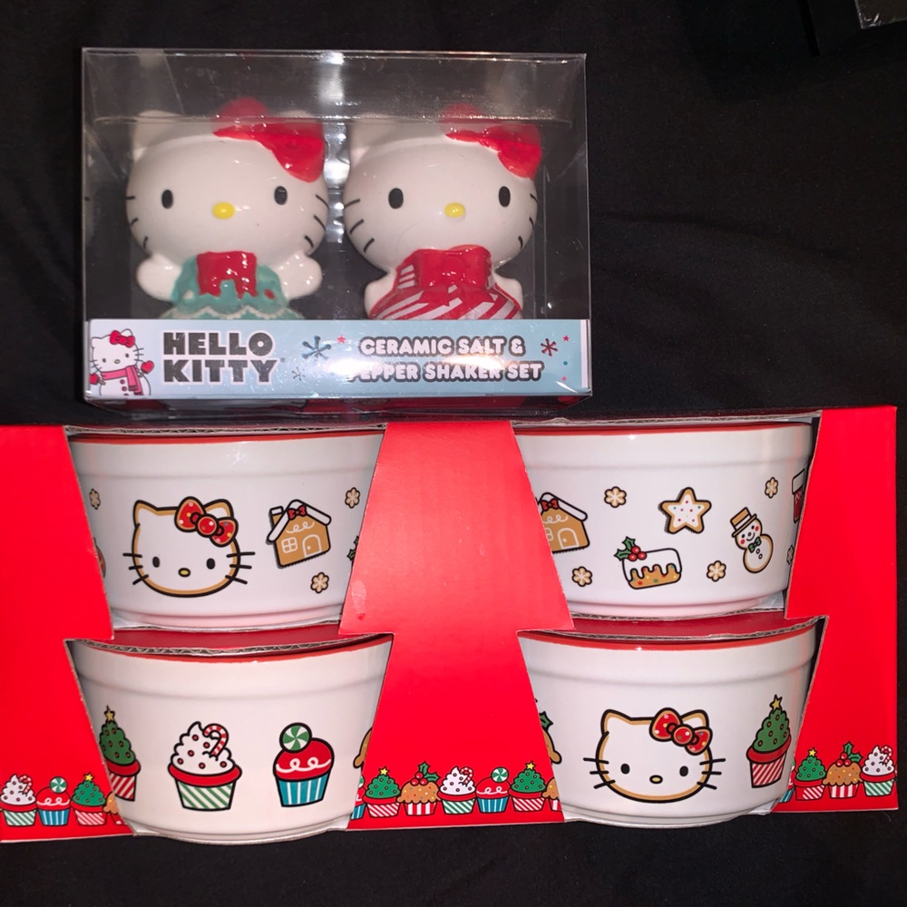 Hello Kitty Christmas set of 4 ramkekins and salt and pepper shaker set